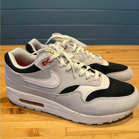 Nike Air Max 1 Sneakers - Black Grey and White - Picture 3 of 5